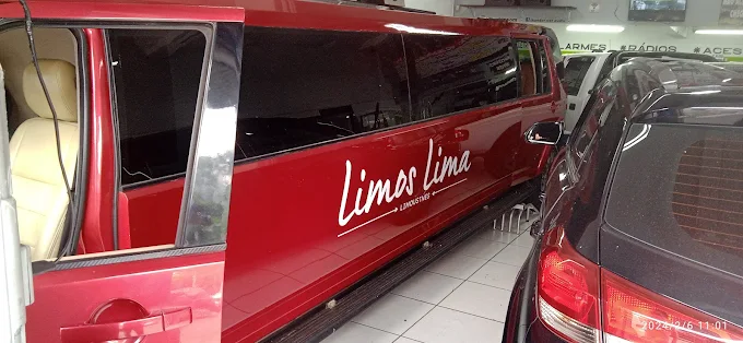 Van vermelha com película instalada